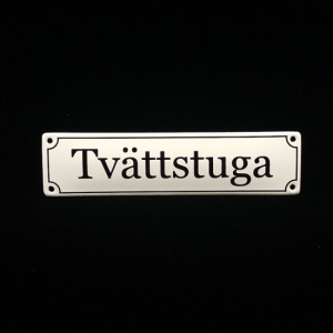 Emaljskylt Tvttstuga Vit/svart i gruppen Byggnadsvrdsdetaljer / Emaljskyltar/skyltar hos hos magnus & eva AB (S1006304)